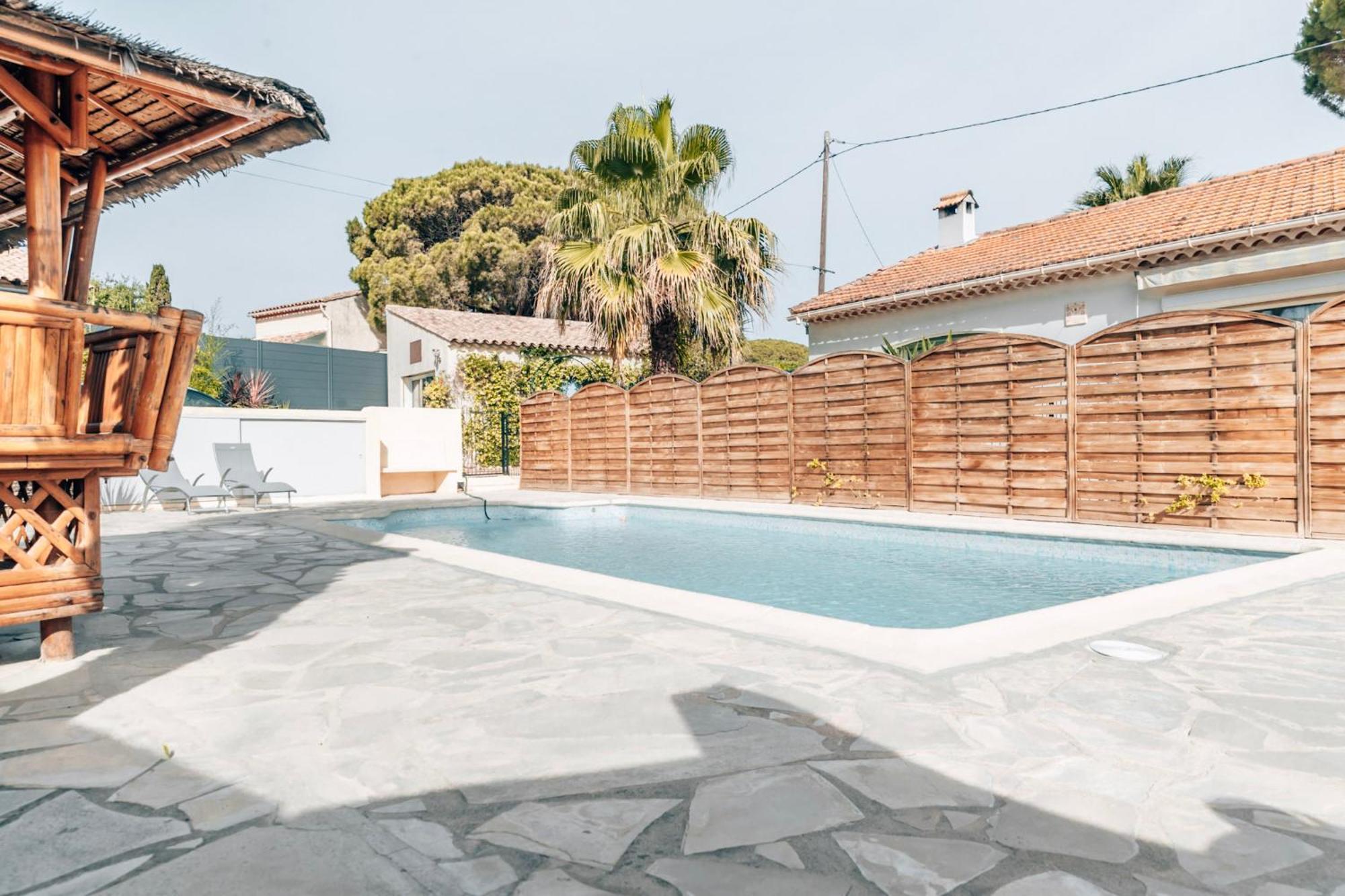 Reve D'Azur, Mazet En Bord De Mer, Parking, Piscine Partagee, Terrasse Bbq & Draps Inclus La Nartelle, 1 Salon, 1 Chambre, 1 Cuisine , 1 Sdb Sainte-Maxime Exterior photo